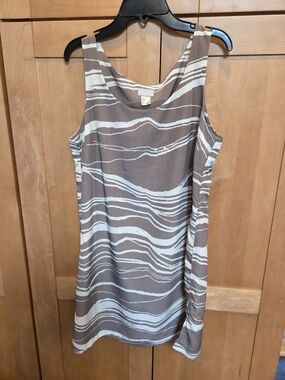 Sleeveless Brown & White Wave-Print Shift Dress